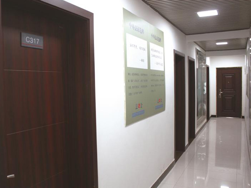 公务员不得兼任律师 公职律师面临“于法无据”尴尬